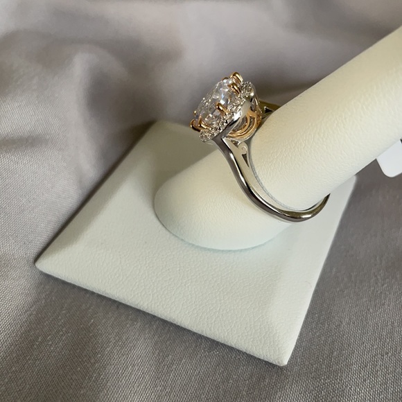 Bella Luce Ring - Picture 3 of 8